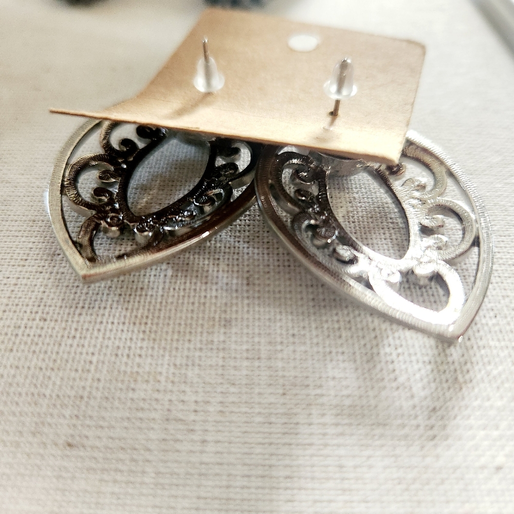 Silvertone Earring Bundle - 4 pairs set of pierced earrings - Picture 11 of 12